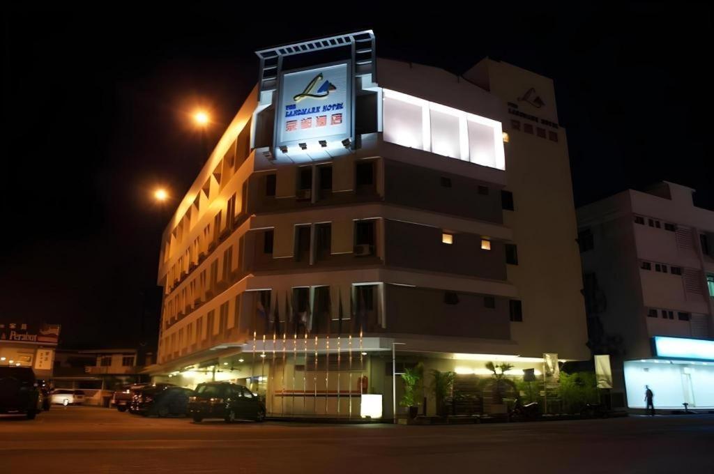 The Landmark Hotel Batu Pahat Exterior photo