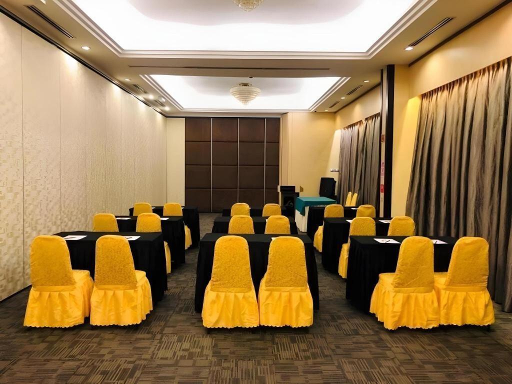 The Landmark Hotel Batu Pahat Exterior photo